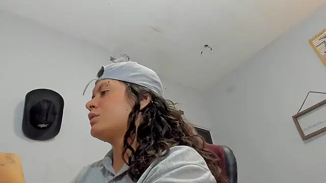 Snapshot of snowflake_xxx chatting on 09/30/25, 03:55 snowflake xxx online show from 09/30/25, 03:55