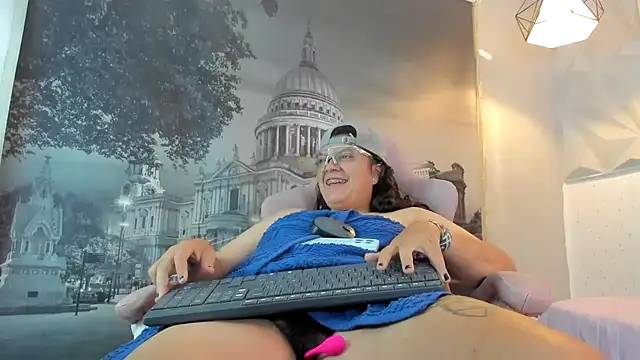 Snapshot of snowflake_xxx chatting on 10/08/25, 02:36 snowflake xxx online show from 10/08/25, 02:36