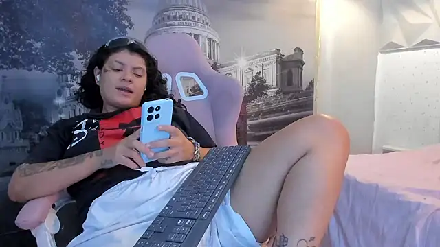 Snapshot of snowflake_xxx chatting on 10/10/25, 02:05 snowflake xxx online show from 10/10/25, 02:05