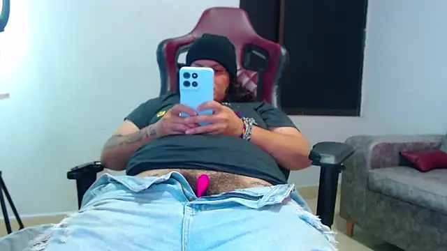 Snapshot of snowflake_xxx chatting on 10/12/25, 01:48 snowflake xxx online show from 10/12/25, 01:48