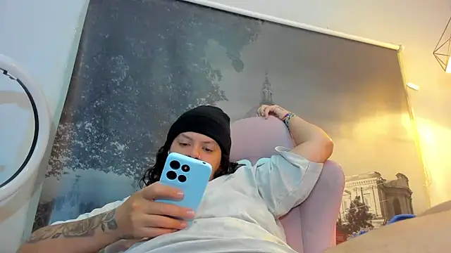 Snapshot of snowflake_xxx chatting on 10/13/25, 03:45 snowflake xxx online show from 10/13/25, 03:45