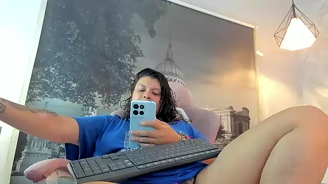 Snapshot of snowflake_xxx chatting on 10/16/25, 03:18 snowflake xxx online show from 10/16/25, 03:18