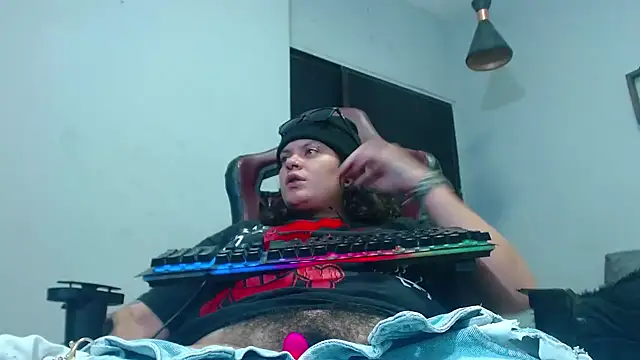 Snapshot of snowflake_xxx chatting on 11/12/25, 07:42 snowflake xxx online show from 11/12/25, 07:42