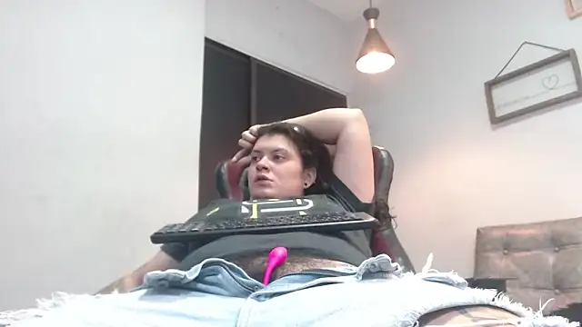 Snapshot of snowflake_xxx chatting on 11/18/25, 03:12 snowflake xxx online show from 11/18/25, 03:12