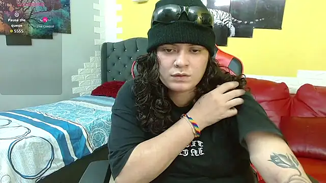 Snapshot of snowflake_xxx chatting on 12/16/25, 08:03 snowflake xxx online show from 12/16/25, 08:03