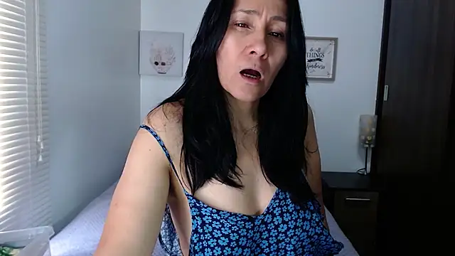 Maira B online show from 04/10/26, 05:39