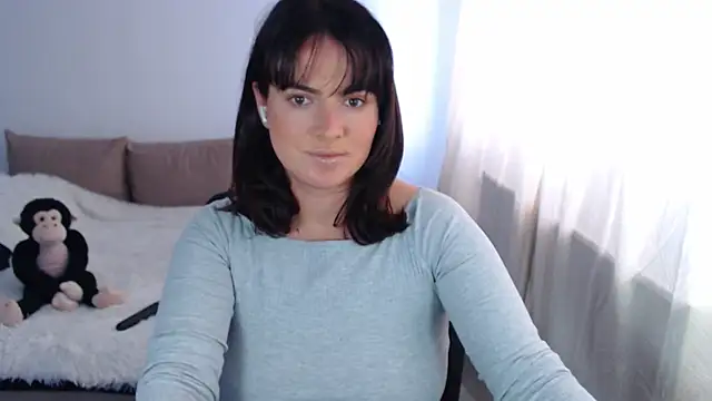 ChloeJewel1 online show from 04/19/26, 09:30