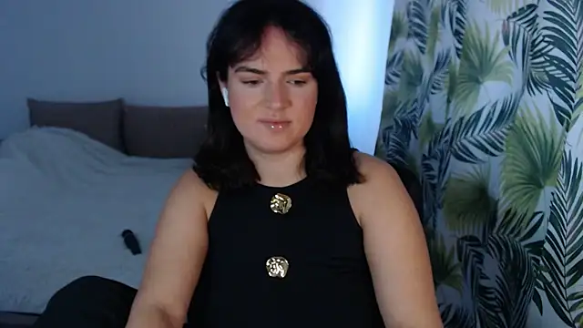 ChloeJewel1 online show from 05/01/26, 09:03