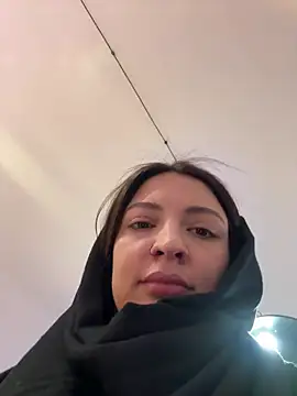 Snapshot of BabeRainbow chatting on 01/05/25, 09:59 BabeRainbow online show from 01/05/25, 09:59