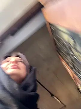 Snapshot of BabeRainbow chatting on 02/17/25, 10:18 BabeRainbow online show from 02/17/25, 10:18