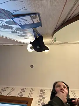 Snapshot of BabeRainbow chatting on 10/18/25, 09:10 BabeRainbow online show from 10/18/25, 09:10