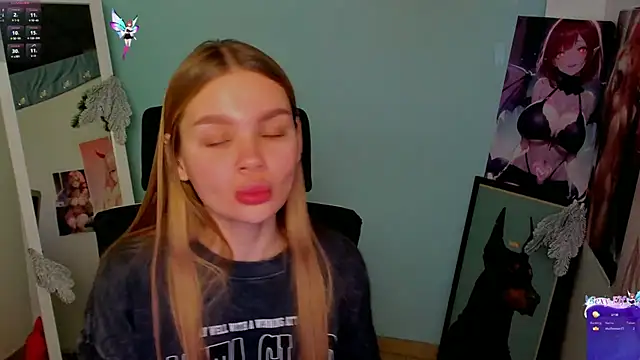 Snapshot of Molly_sweetie chatting on 12/12/24, 10:24 Molly sweetie online show from 12/12/24, 10:24