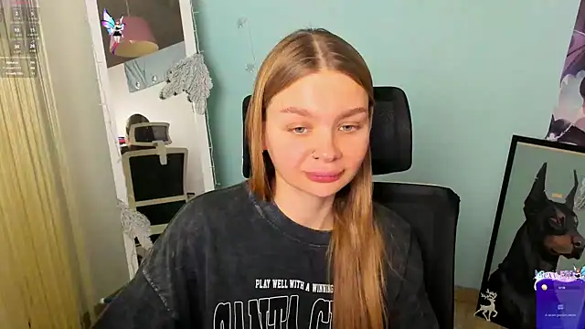 Snapshot of Molly_sweetie chatting on 12/24/24, 10:01 Molly sweetie online show from 12/24/24, 10:01