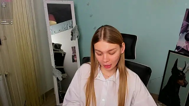 Snapshot of Molly_sweetie chatting on 01/05/25, 09:59 Molly sweetie online show from 01/05/25, 09:59