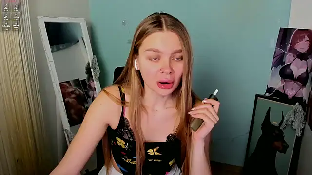 Snapshot of Molly_sweetie chatting on 01/06/25, 10:02 Molly sweetie online show from 01/06/25, 10:02