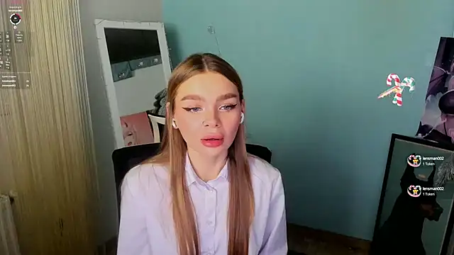 Snapshot of Molly_sweetie chatting on 01/18/25, 10:17 Molly sweetie online show from 01/18/25, 10:17