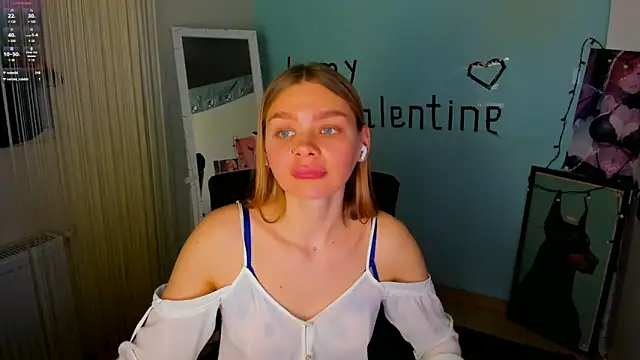 Snapshot of Molly_sweetie chatting on 02/09/25, 10:09 Molly sweetie online show from 02/09/25, 10:09