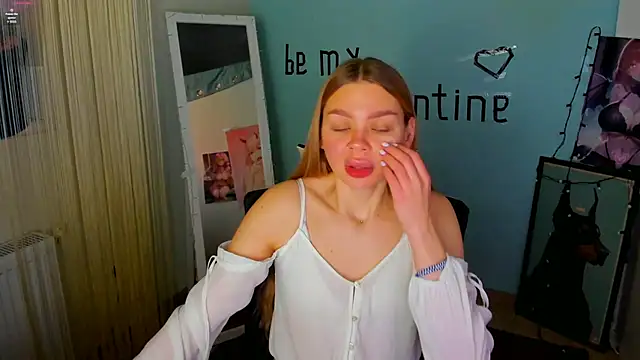 Snapshot of Molly_sweetie chatting on 02/10/25, 07:04 Molly sweetie online show from 02/10/25, 07:04