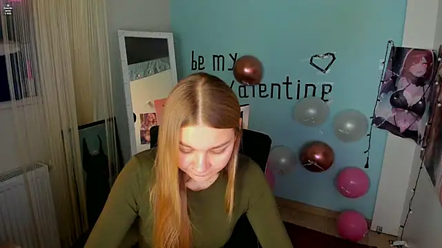 Snapshot of Molly_sweetie chatting on 02/17/25, 07:04 Molly sweetie online show from 02/17/25, 07:04