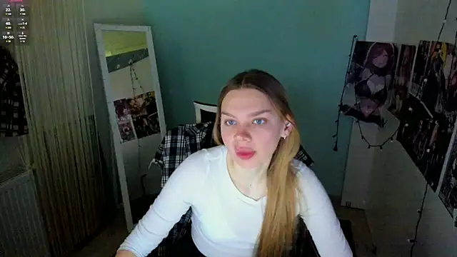 Snapshot of Molly_sweetie chatting on 03/17/25, 07:02 Molly sweetie online show from 03/17/25, 07:02