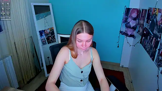 Snapshot of Molly_sweetie chatting on 03/18/25, 10:03 Molly sweetie online show from 03/18/25, 10:03