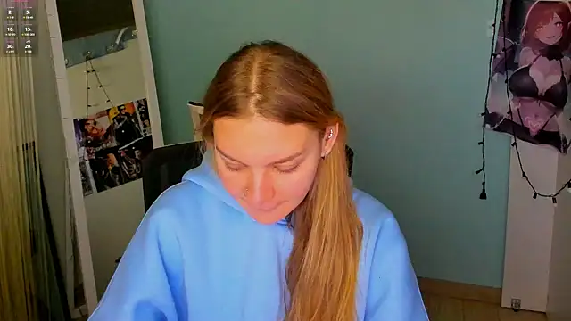 Snapshot of Molly_sweetie chatting on 03/22/25, 07:25 Molly sweetie online show from 03/22/25, 07:25