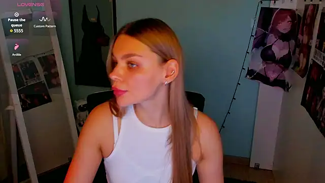 Snapshot of Molly_sweetie chatting on 09/10/25, 06:24 Molly sweetie online show from 09/10/25, 06:24