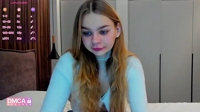 Snapshot of Molly_sweetie chatting on 11/21/25, 07:18 Molly sweetie online show from 11/21/25, 07:18