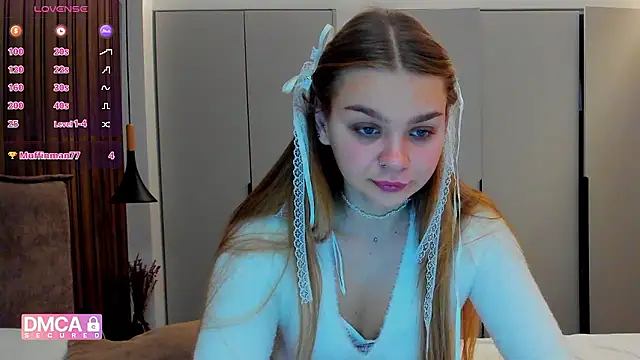 Snapshot of Molly_sweetie chatting on 11/24/25, 07:30 Molly sweetie online show from 11/24/25, 07:30