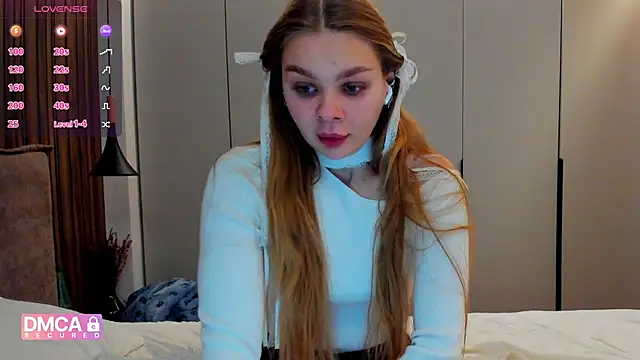 Snapshot of Molly_sweetie chatting on 12/03/25, 07:16 Molly sweetie online show from 12/03/25, 07:16