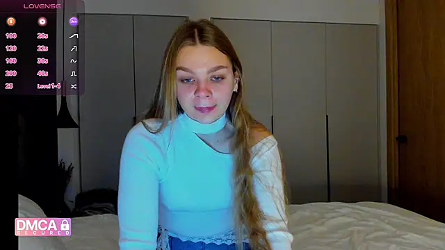 Snapshot of Molly_sweetie chatting on 12/05/25, 07:17 Molly sweetie online show from 12/05/25, 07:17