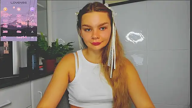 Snapshot of Molly_sweetie chatting on 07/18/26, 06:39 Molly sweetie online show from 07/18/26, 06:39