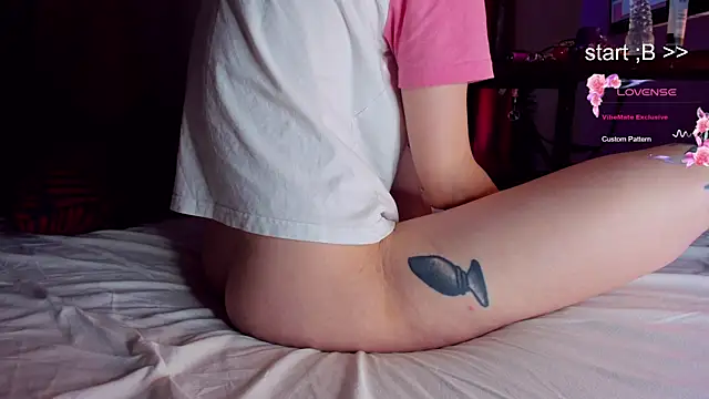 HunnyWifey online show from 10/09/25, 03:48