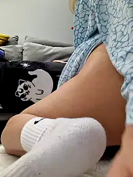 Snapshot of Miss____Mia_ chatting on 01/16/25, 03:24 Miss Mia online show from 01/16/25, 03:24