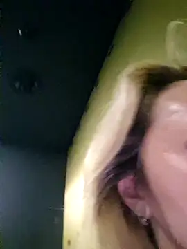 Snapshot of Miss____Mia_ chatting on 02/14/25, 04:52 Miss Mia online show from 02/14/25, 04:52