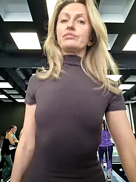 Snapshot of Miss____Mia_ chatting on 02/26/25, 12:03 Miss Mia online show from 02/26/25, 12:03