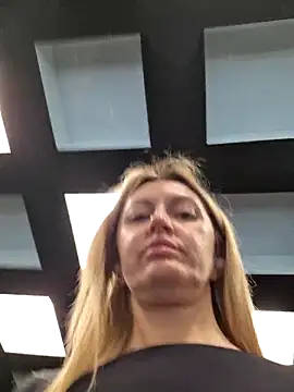 Snapshot of Miss____Mia_ chatting on 11/16/25, 08:53 Miss Mia online show from 11/16/25, 08:53