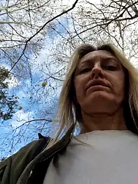 Snapshot of Miss____Mia_ chatting on 11/22/25, 08:46 Miss Mia online show from 11/22/25, 08:46