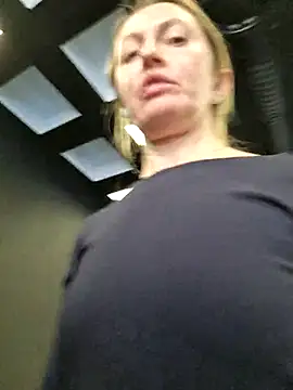 Snapshot of Miss____Mia_ chatting on 11/24/25, 10:59 Miss Mia online show from 11/24/25, 10:59