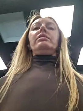 Snapshot of Miss____Mia_ chatting on 11/25/25, 09:42 Miss Mia online show from 11/25/25, 09:42