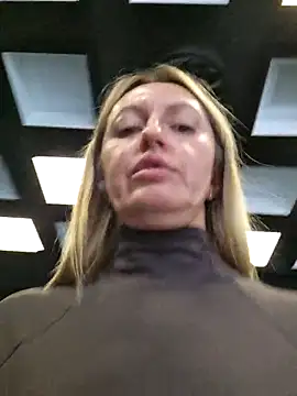 Snapshot of Miss____Mia_ chatting on 12/05/25, 10:13 Miss Mia online show from 12/05/25, 10:13