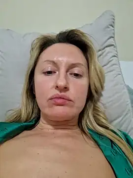 Snapshot of Miss____Mia_ chatting on 12/14/25, 07:29 Miss Mia online show from 12/14/25, 07:29