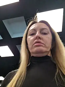 Snapshot of Miss____Mia_ chatting on 12/15/25, 10:30 Miss Mia online show from 12/15/25, 10:30