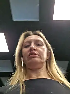 Snapshot of Miss____Mia_ chatting on 12/16/25, 09:14 Miss Mia online show from 12/16/25, 09:14