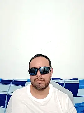 Snapshot of ElSunEagle chatting on 04/23/26, 02:46 ElSunEagle online show from 04/23/26, 02:46