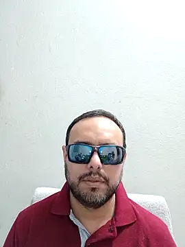 Snapshot of ElSunEagle chatting on 05/01/26, 02:27 ElSunEagle online show from 05/01/26, 02:27
