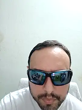 Snapshot of ElSunEagle chatting on 05/03/26, 02:28 ElSunEagle online show from 05/03/26, 02:28