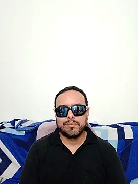Snapshot of ElSunEagle chatting on 05/04/26, 02:40 ElSunEagle online show from 05/04/26, 02:40