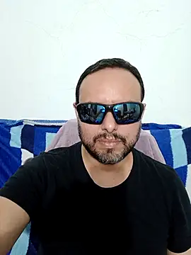 Snapshot of ElSunEagle chatting on 05/08/26, 02:39 ElSunEagle online show from 05/08/26, 02:39