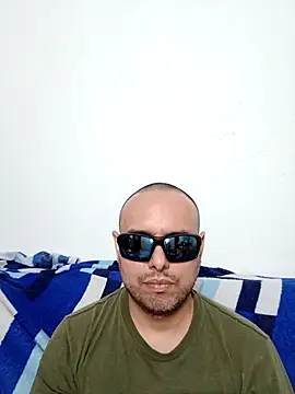 Snapshot of ElSunEagle chatting on 05/13/26, 02:31 ElSunEagle online show from 05/13/26, 02:31